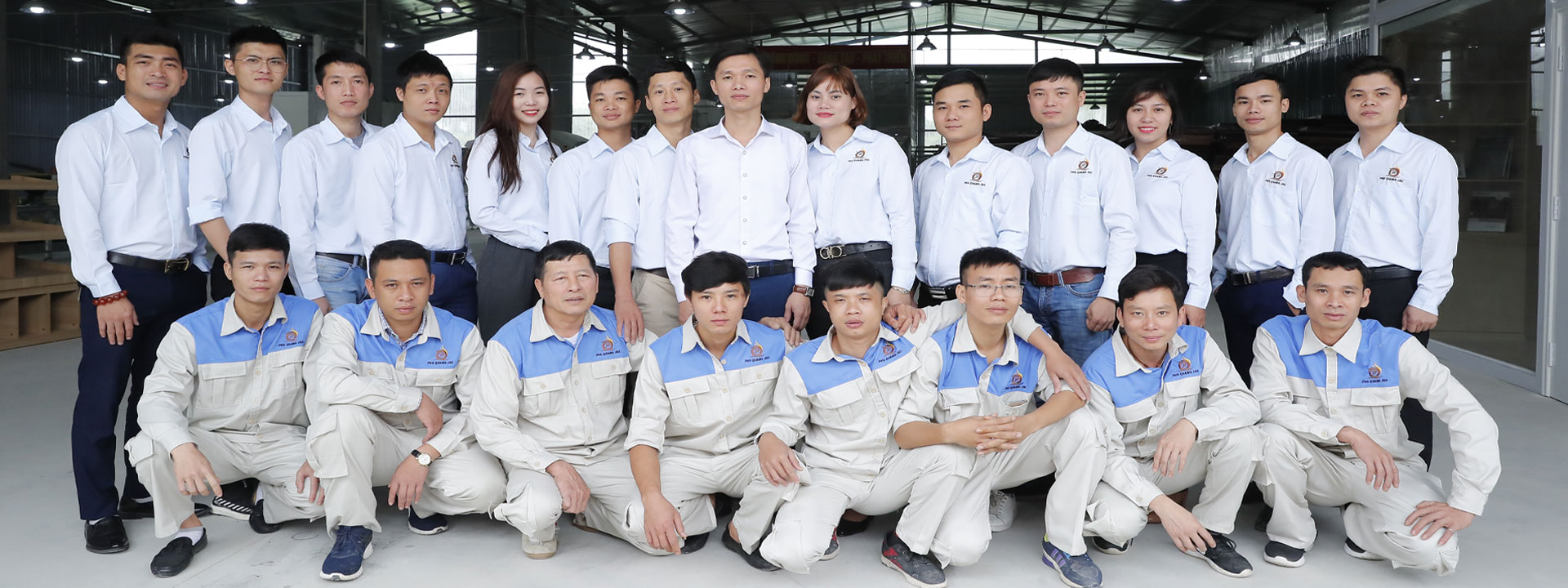 Công nhân viên nội thất Phú Quang